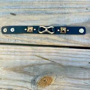 🍂🍁🍂 BLACK LEATHER BRACELET OS METAL STUDDED 🍂🍁🍂